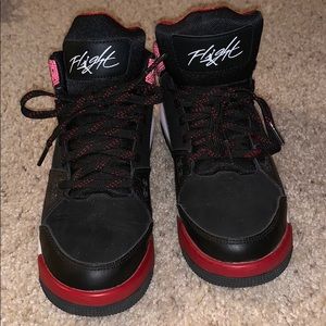 Black & Red Flight Jordan’s ❤️🖤